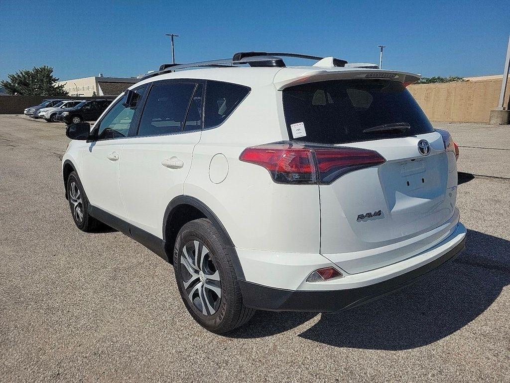 Toyota RAV4 LE FWD (Natl) 2018