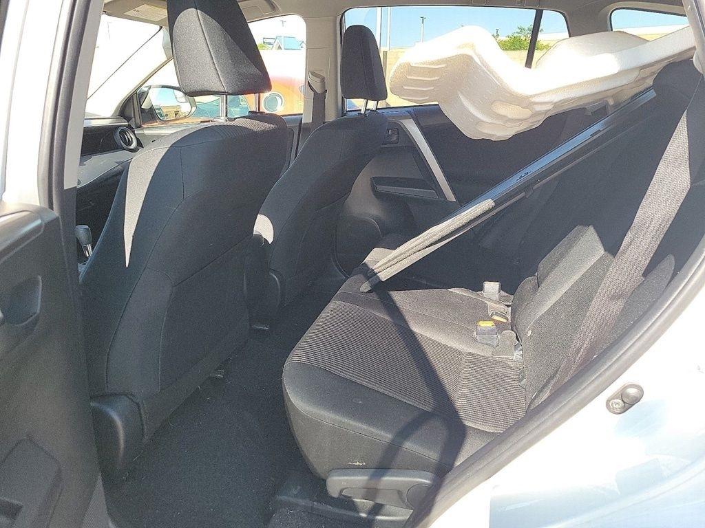 Toyota RAV4 LE FWD (Natl) 2018