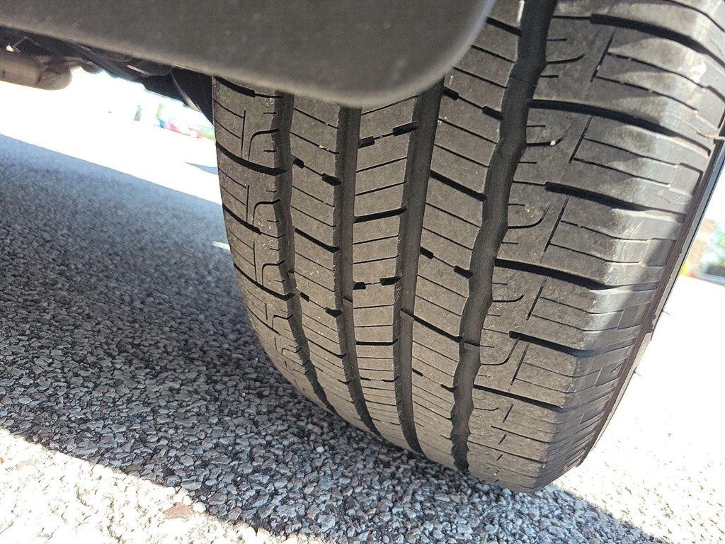 Toyota RAV4 LE FWD (Natl) 2018