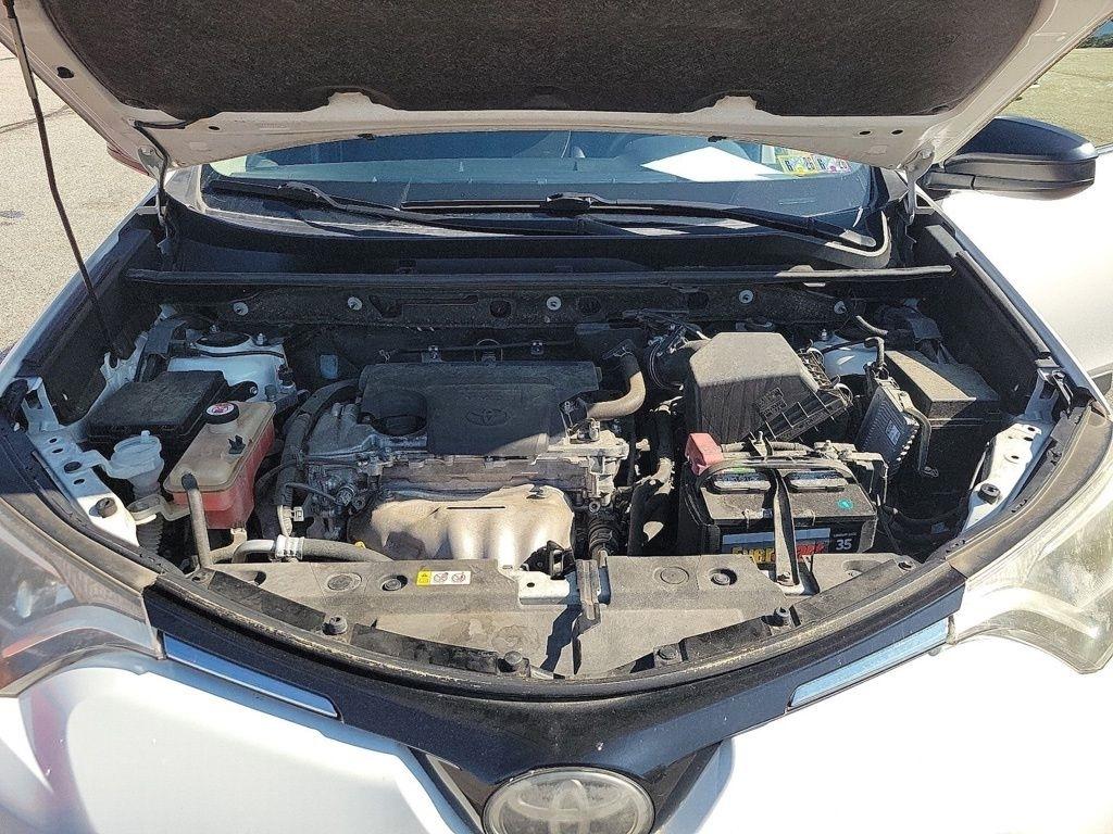 Toyota RAV4 LE FWD (Natl) 2018