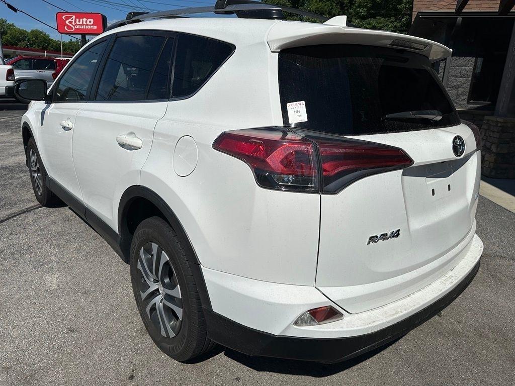 Toyota RAV4 LE FWD (Natl) 2018