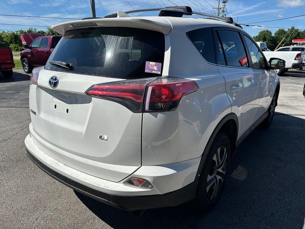 Toyota RAV4 LE FWD (Natl) 2018