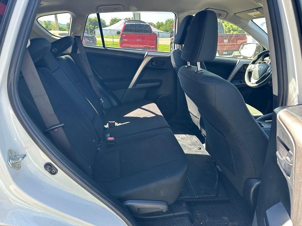 Toyota RAV4 LE FWD (Natl) 2018