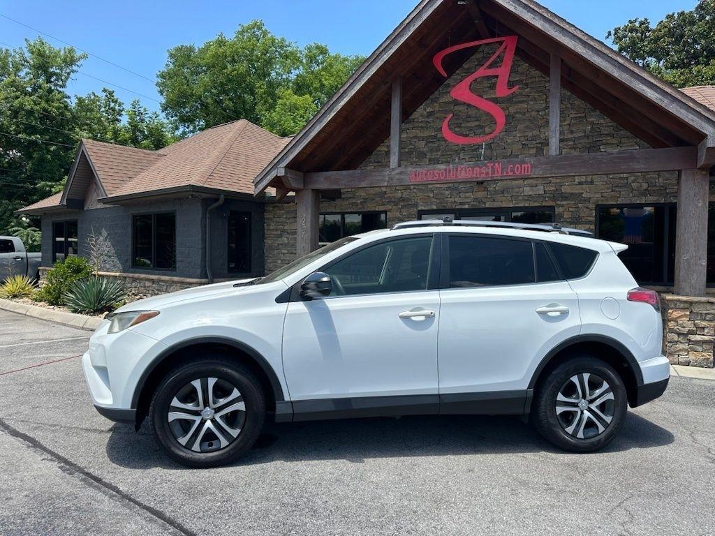 Toyota RAV4 LE FWD (Natl) 2018