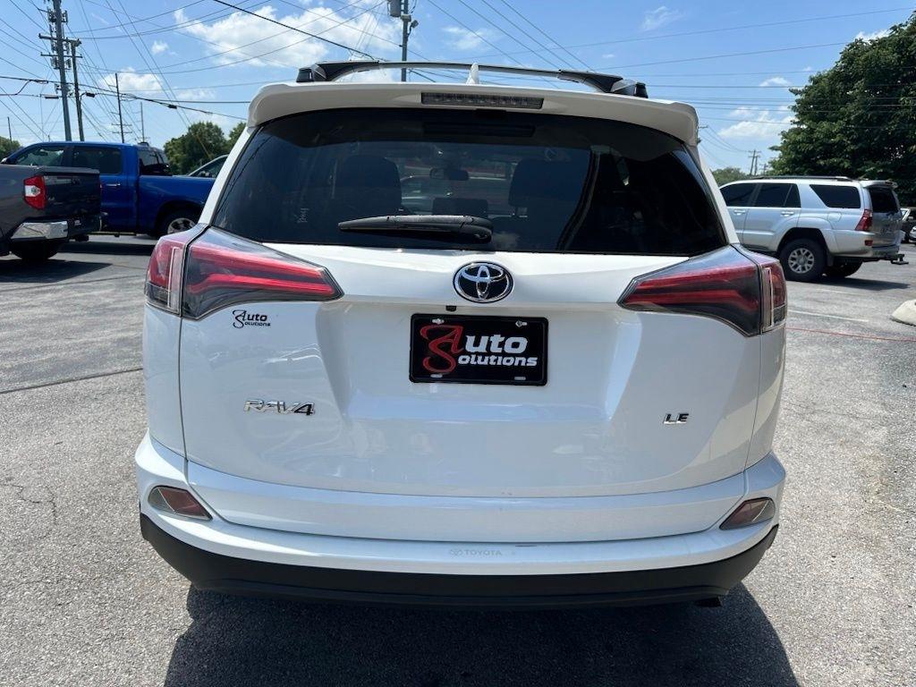 Toyota RAV4 LE FWD (Natl) 2018