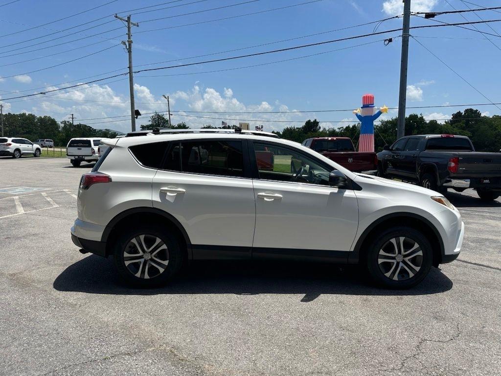 Toyota RAV4 LE FWD (Natl) 2018