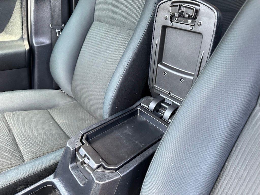 Toyota RAV4 LE FWD (Natl) 2018