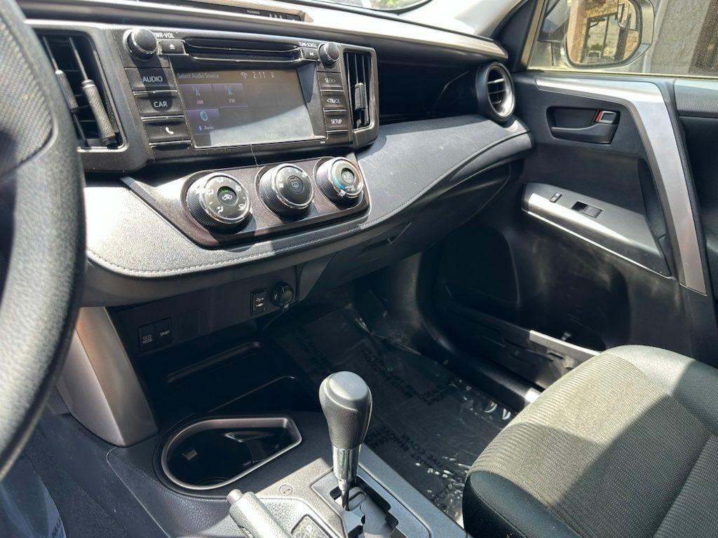 Toyota RAV4 LE FWD (Natl) 2018