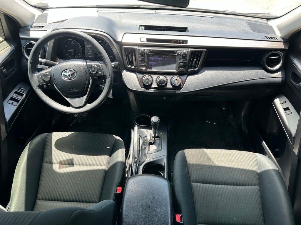 Toyota RAV4 LE FWD (Natl) 2018