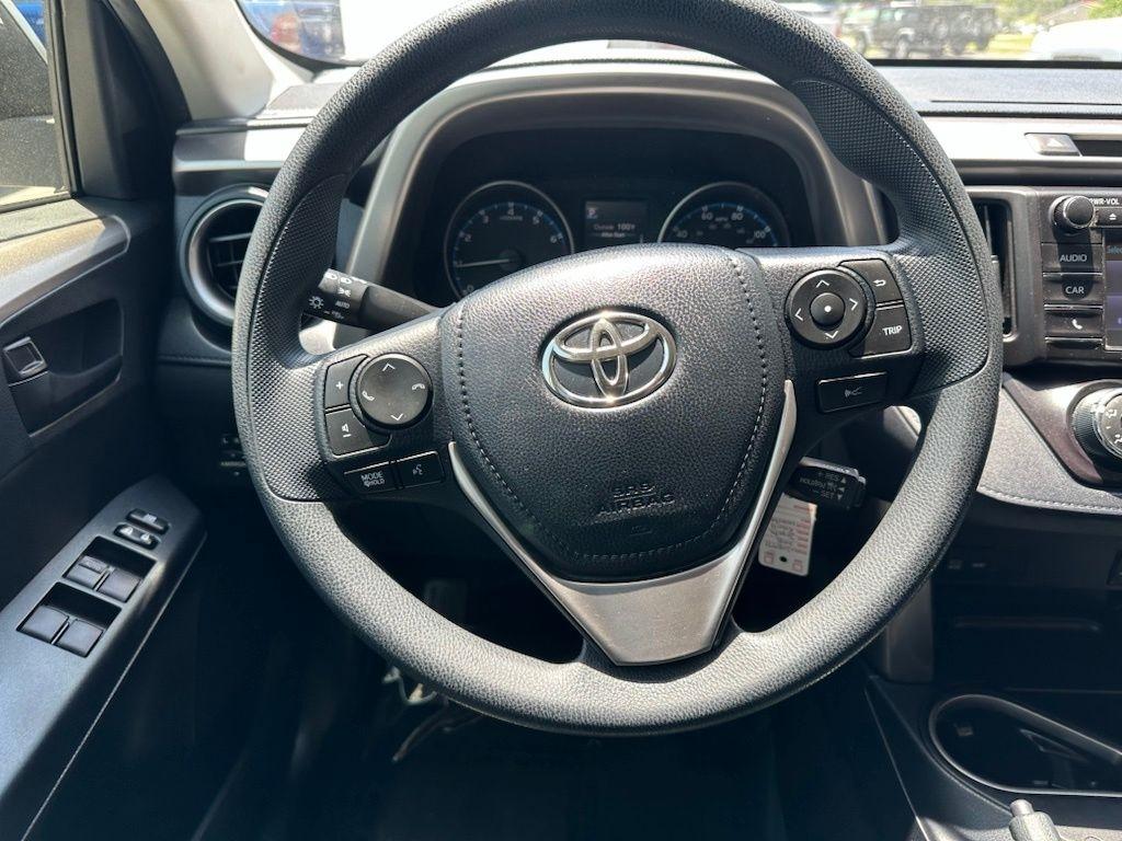 Toyota RAV4 LE FWD (Natl) 2018