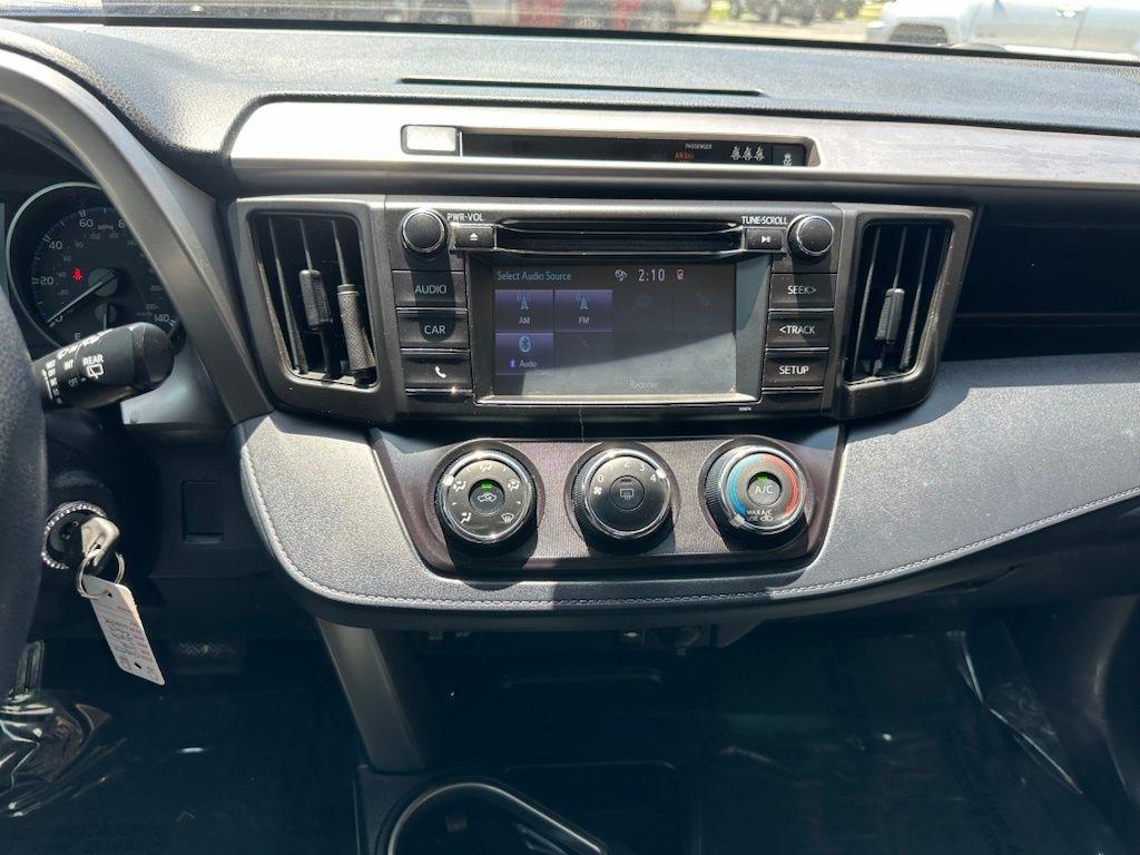 Toyota RAV4 LE FWD (Natl) 2018