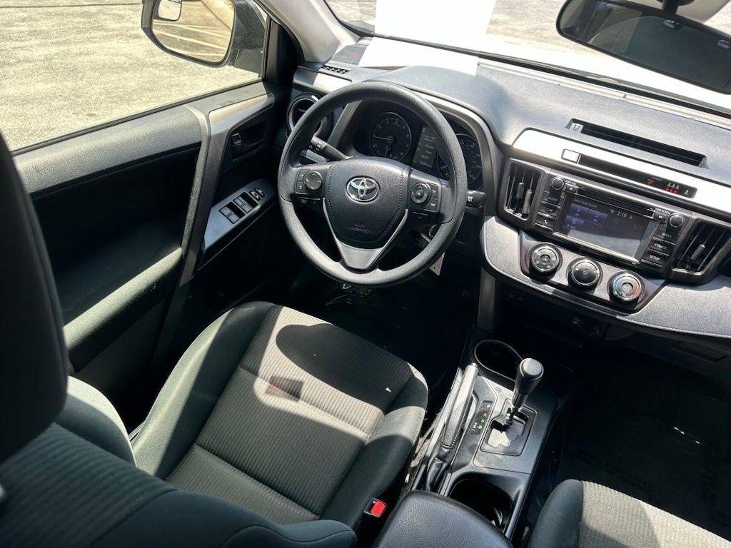 Toyota RAV4 LE FWD (Natl) 2018