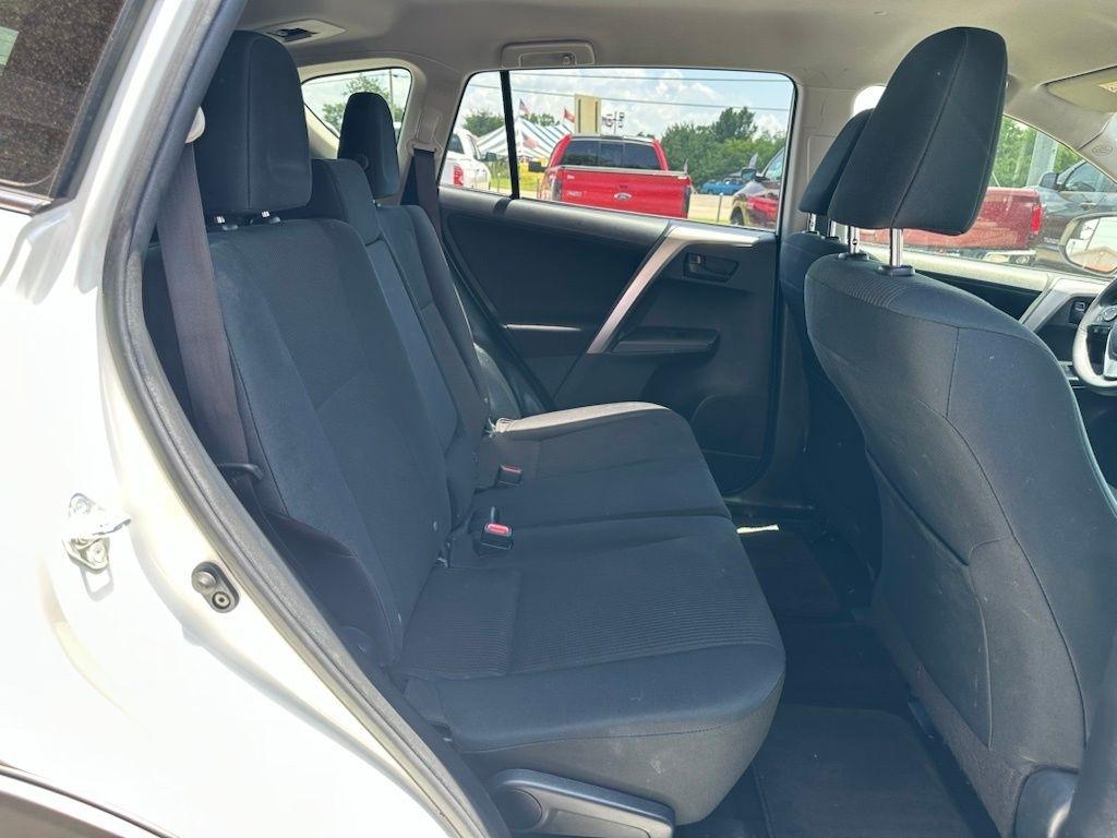 Toyota RAV4 LE FWD (Natl) 2018