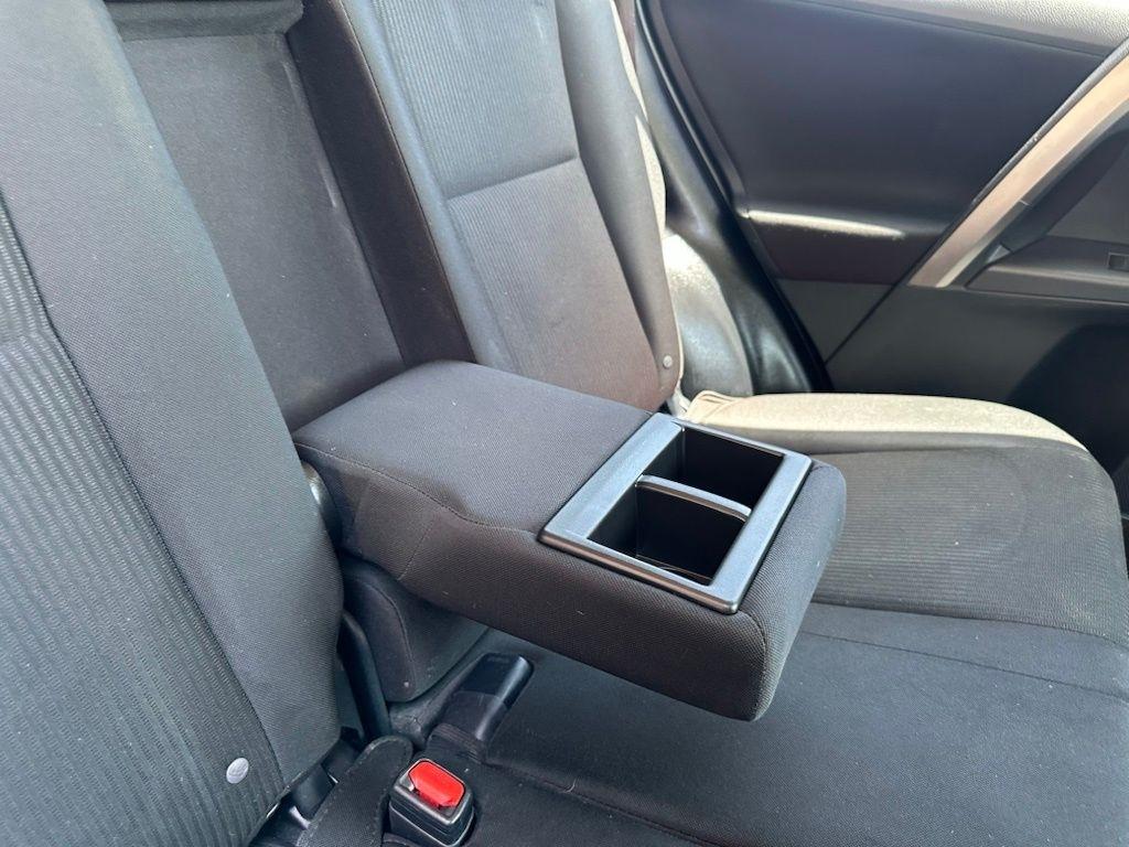 Toyota RAV4 LE FWD (Natl) 2018