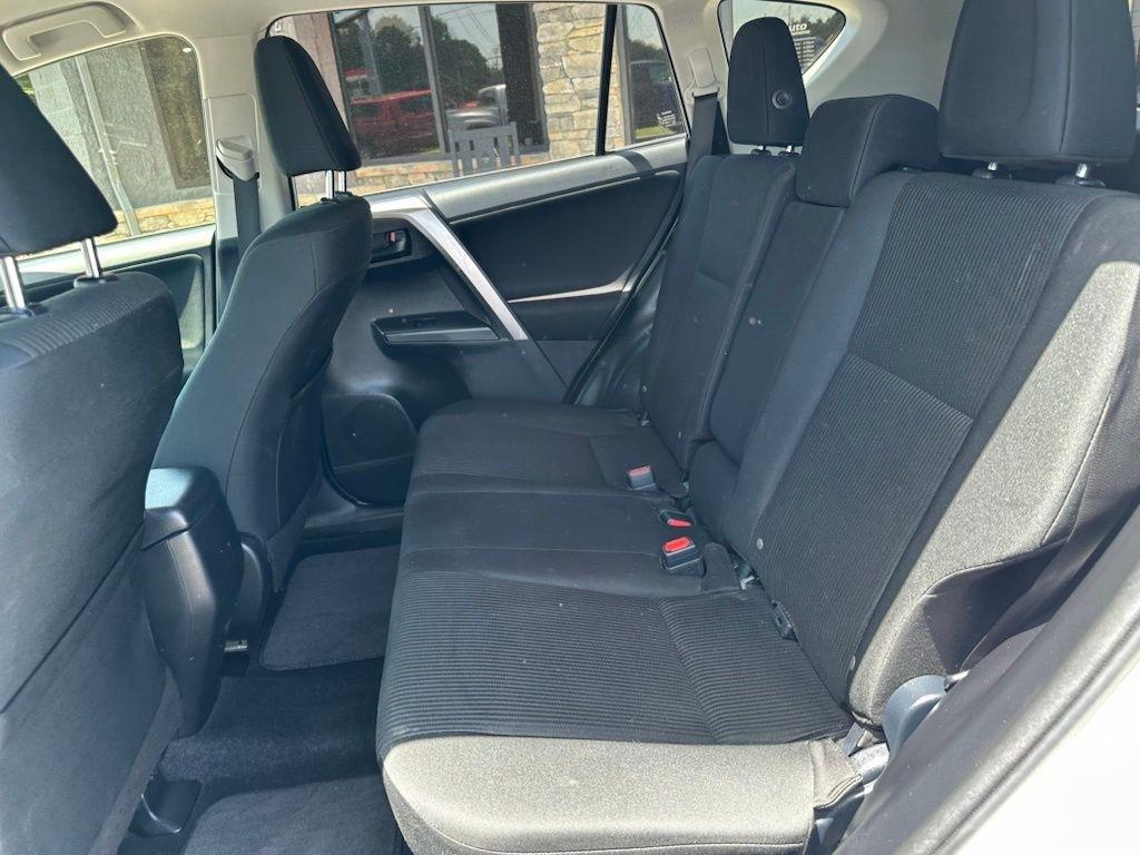 Toyota RAV4 LE FWD (Natl) 2018