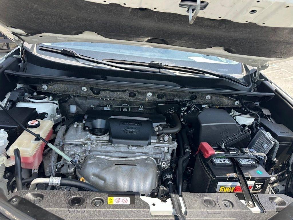 Toyota RAV4 LE FWD (Natl) 2018