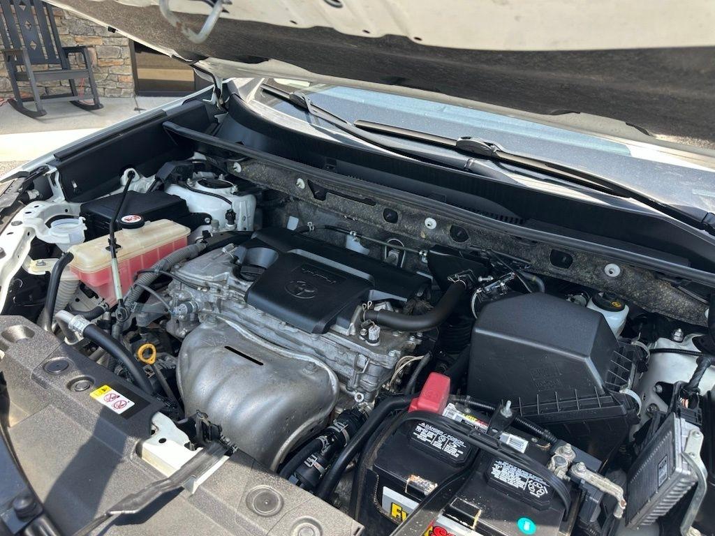 Toyota RAV4 LE FWD (Natl) 2018