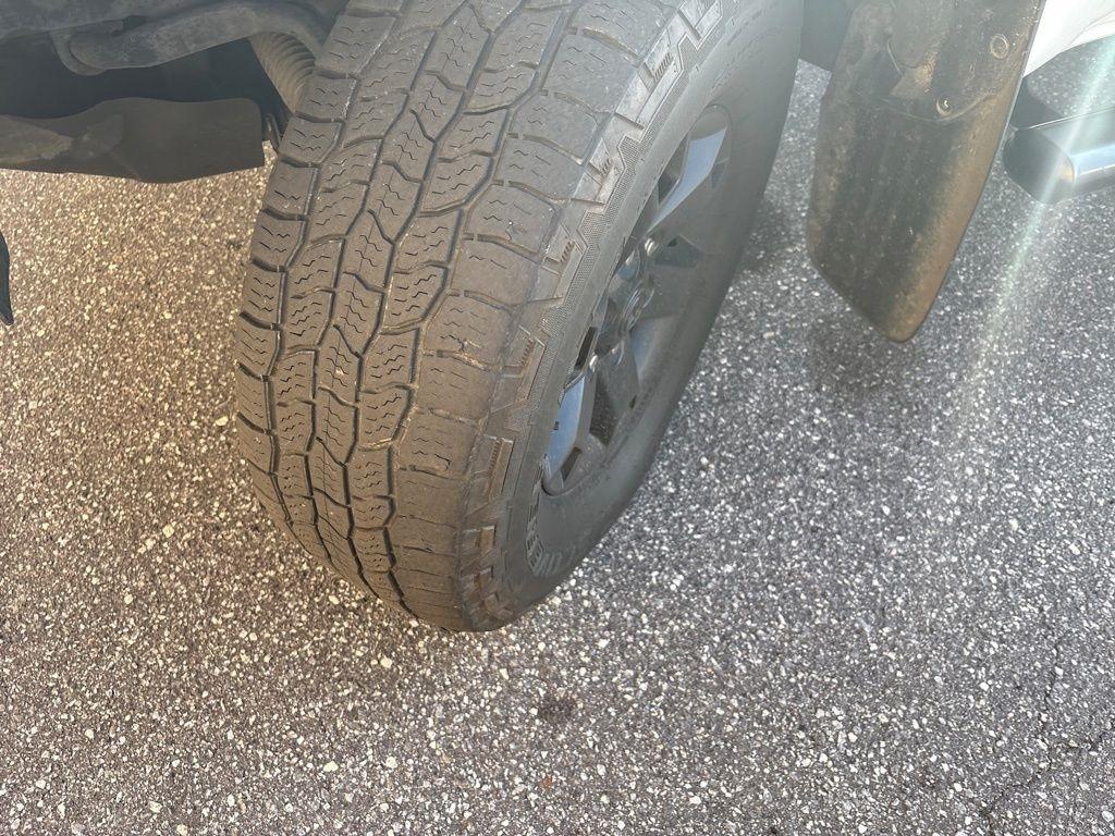 Toyota Tacoma 4WD Double Cab V6 AT (Natl) 2015