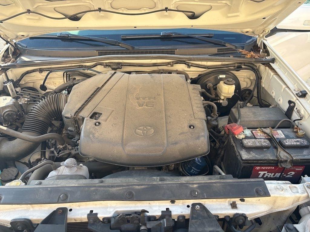 Toyota Tacoma 4WD Double Cab V6 AT (Natl) 2015