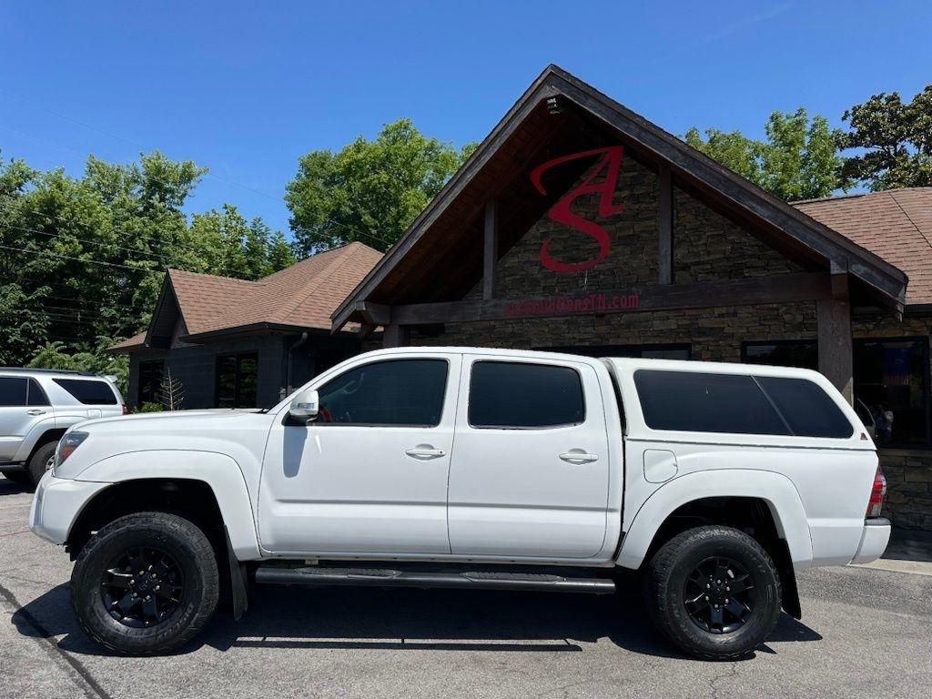 Toyota Tacoma 4WD Double Cab V6 AT (Natl) 2015