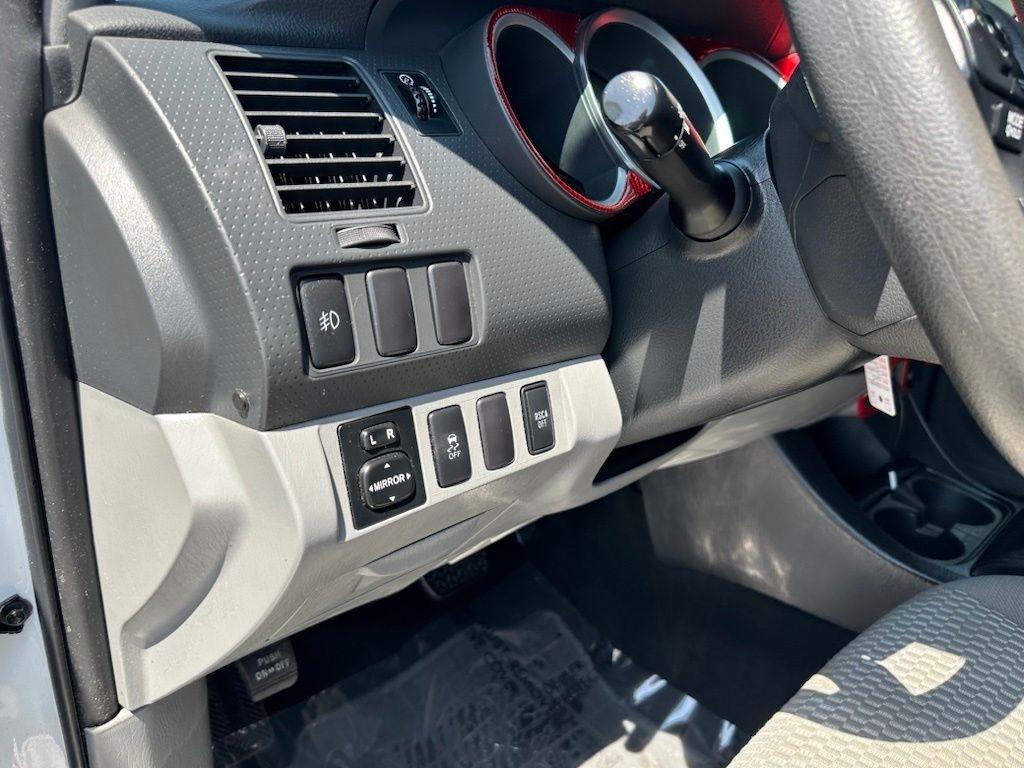 Toyota Tacoma 4WD Double Cab V6 AT (Natl) 2015