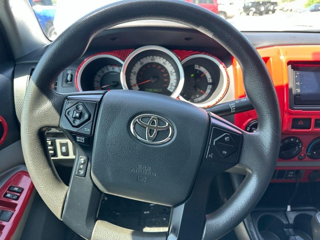 Toyota Tacoma 4WD Double Cab V6 AT (Natl) 2015