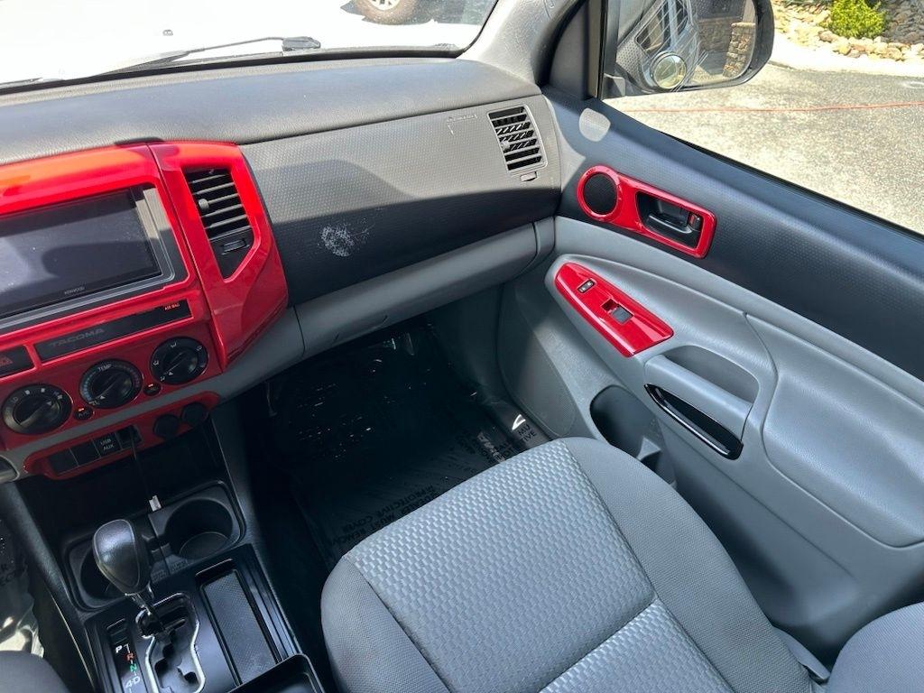 Toyota Tacoma 4WD Double Cab V6 AT (Natl) 2015