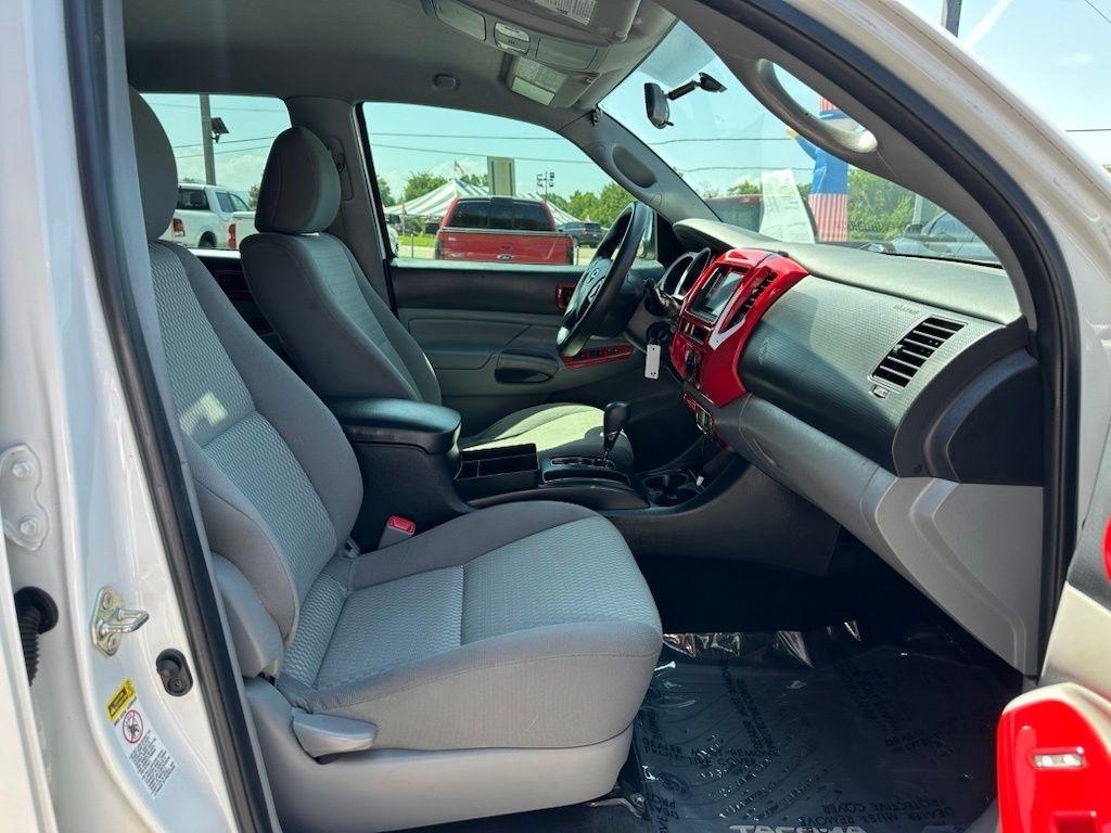 Toyota Tacoma 4WD Double Cab V6 AT (Natl) 2015