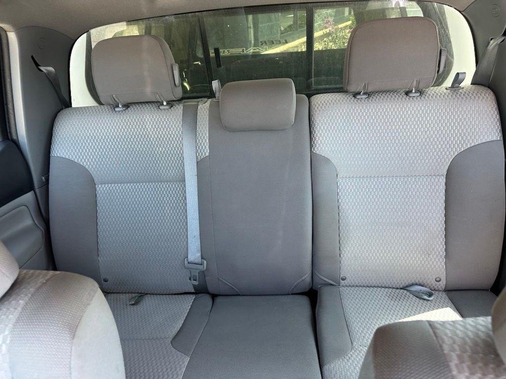 Toyota Tacoma 4WD Double Cab V6 AT (Natl) 2015