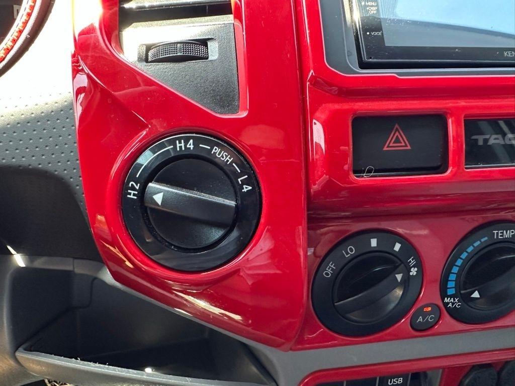 Toyota Tacoma 4WD Double Cab V6 AT (Natl) 2015