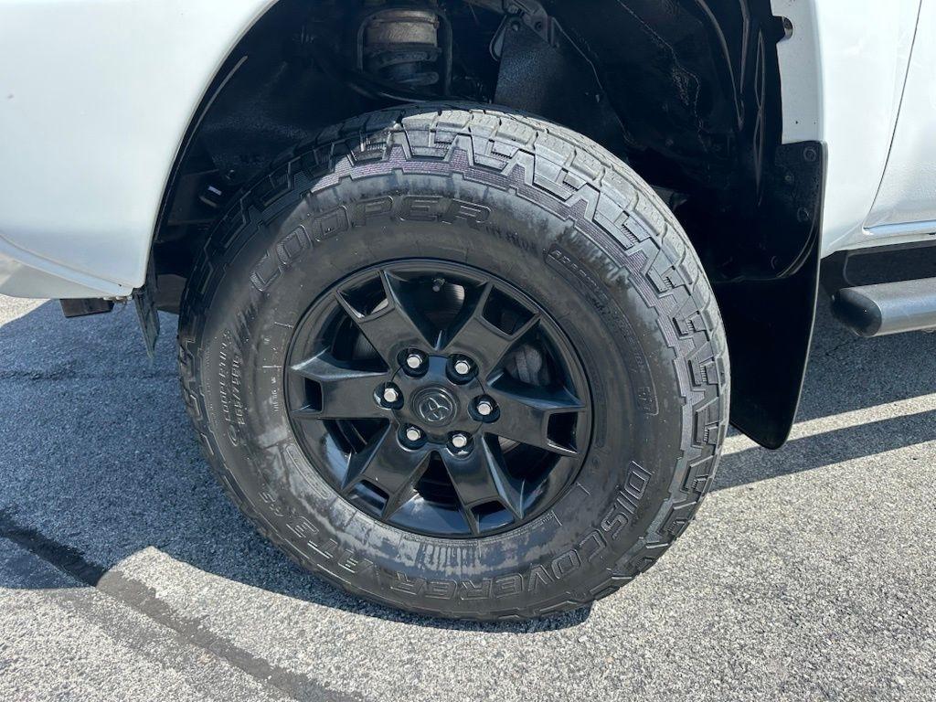 Toyota Tacoma 4WD Double Cab V6 AT (Natl) 2015