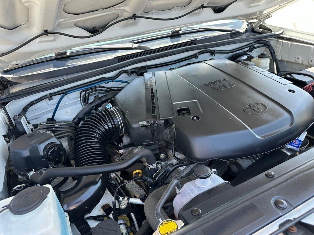 Toyota Tacoma 4WD Double Cab V6 AT (Natl) 2015