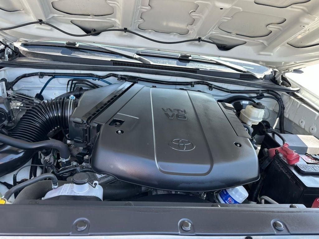 Toyota Tacoma 4WD Double Cab V6 AT (Natl) 2015