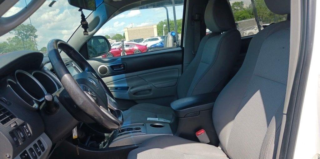 Toyota Tacoma 4WD Double Cab V6 AT (Natl) 2015