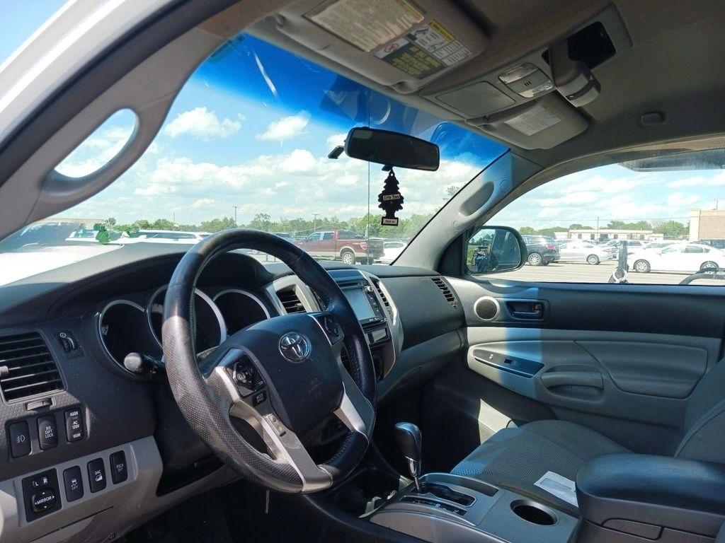 Toyota Tacoma 4WD Double Cab V6 AT (Natl) 2015