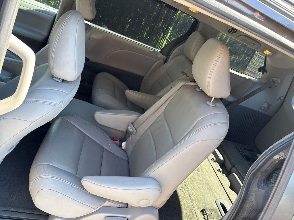 Toyota Sienna 5dr 8-Pass Van XLE Premium FWD (Natl) 2015