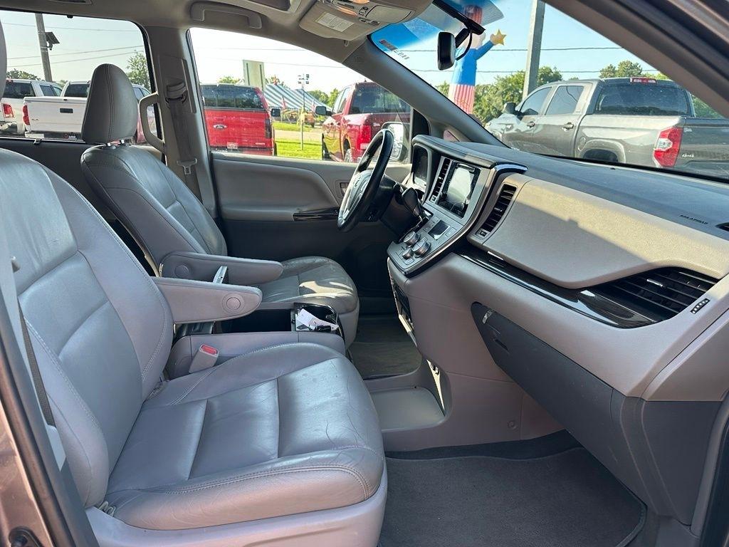 Toyota Sienna 5dr 8-Pass Van XLE Premium FWD (Natl) 2015