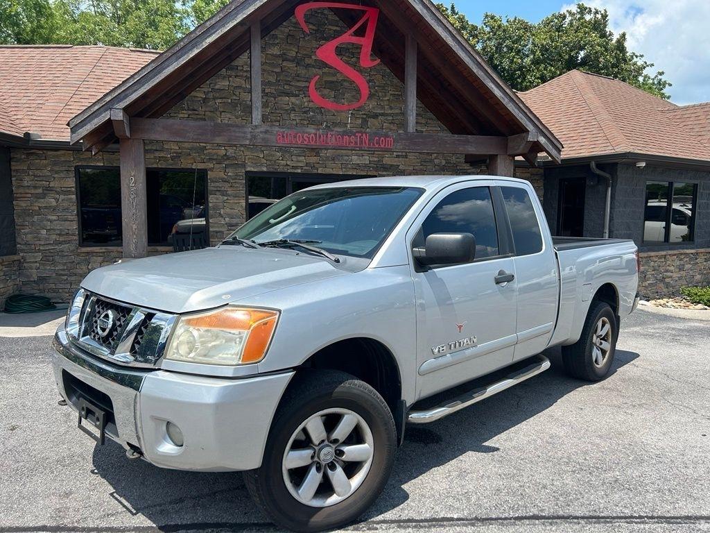 Nissan Titan 4WD King Cab SWB SV 2011