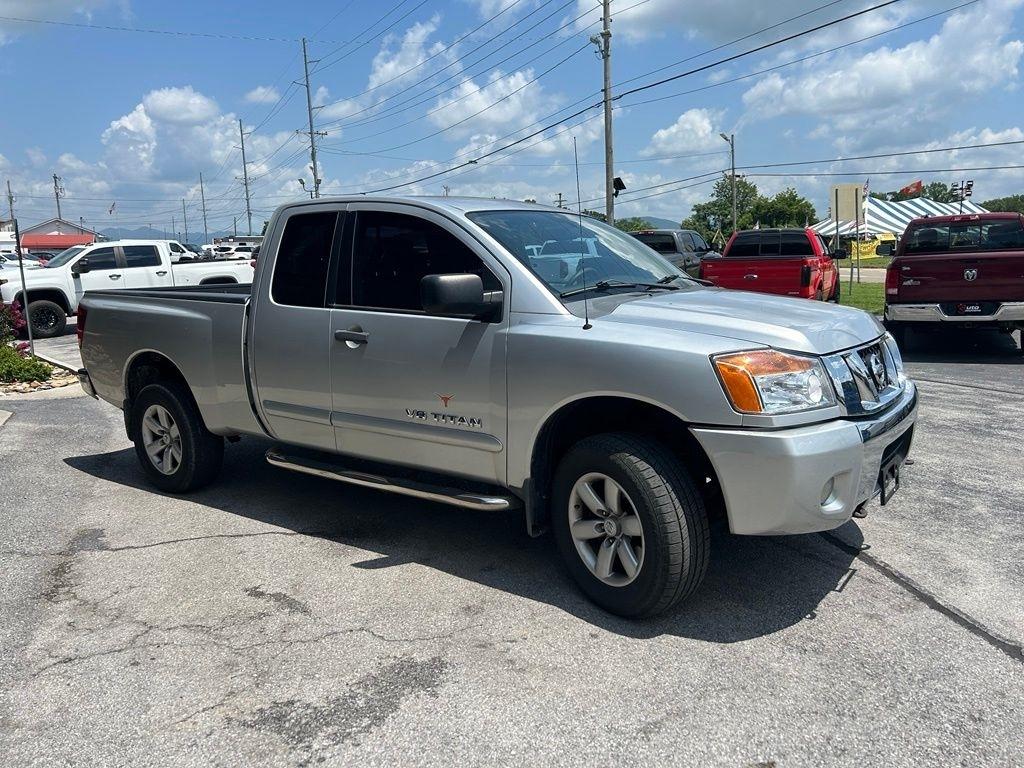 Nissan Titan 4WD King Cab SWB SV 2011