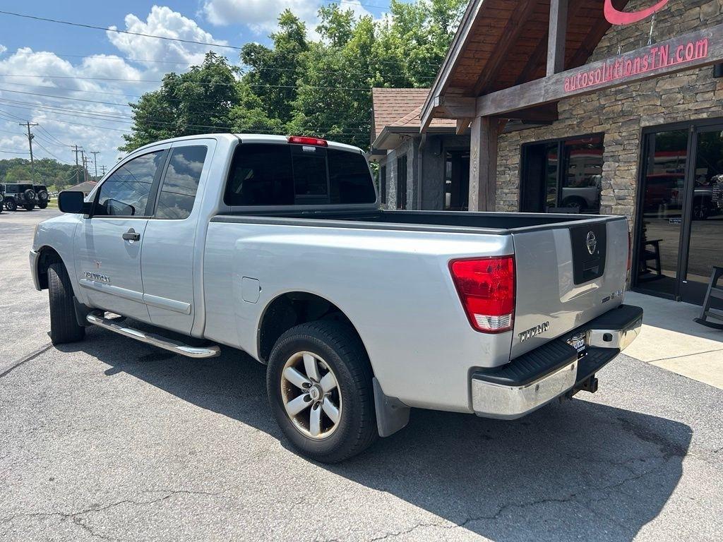 Nissan Titan 4WD King Cab SWB SV 2011