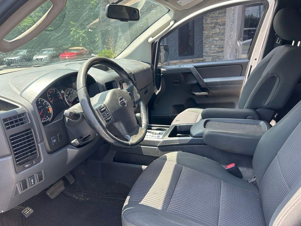Nissan Titan 4WD King Cab SWB SV 2011