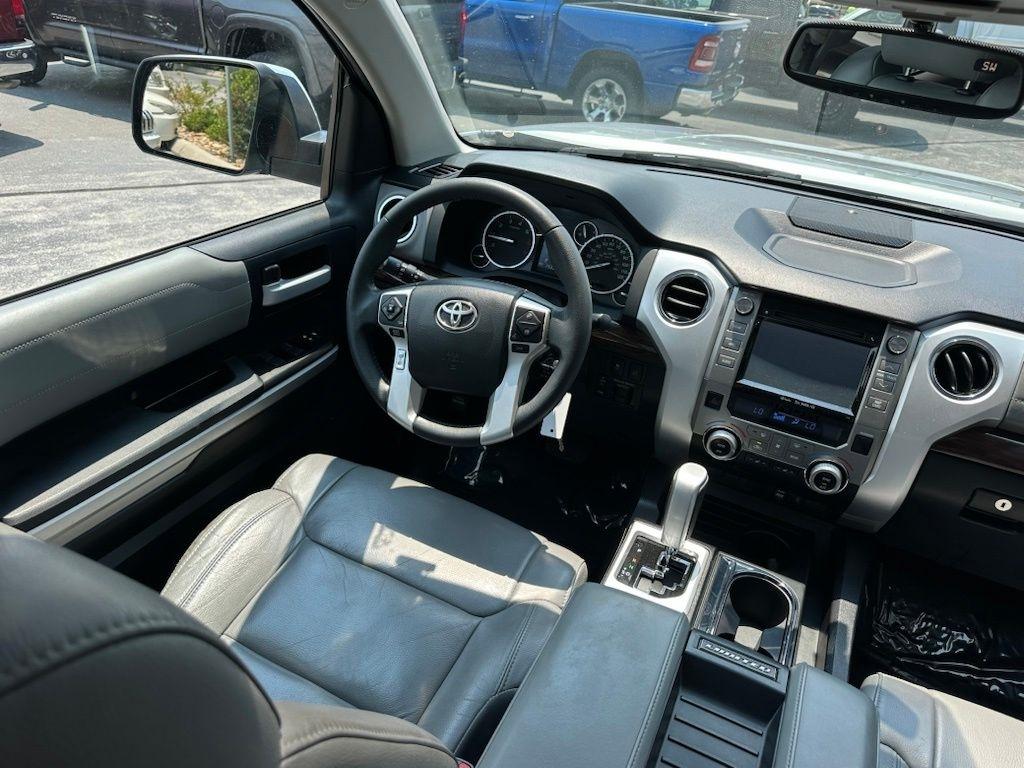 Toyota Tundra Limited Crew Max 2016