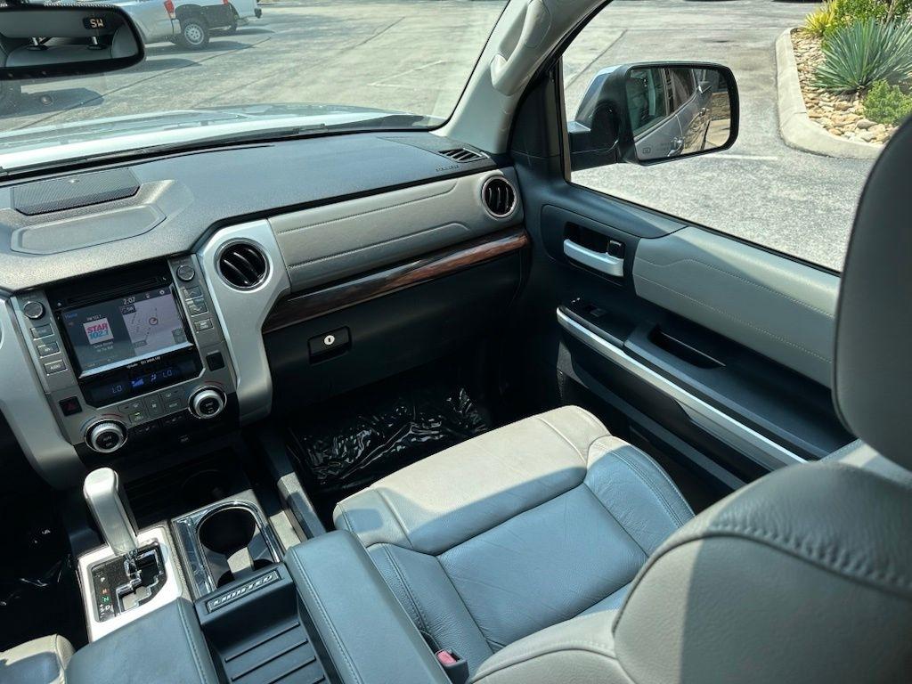 Toyota Tundra Limited Crew Max 2016