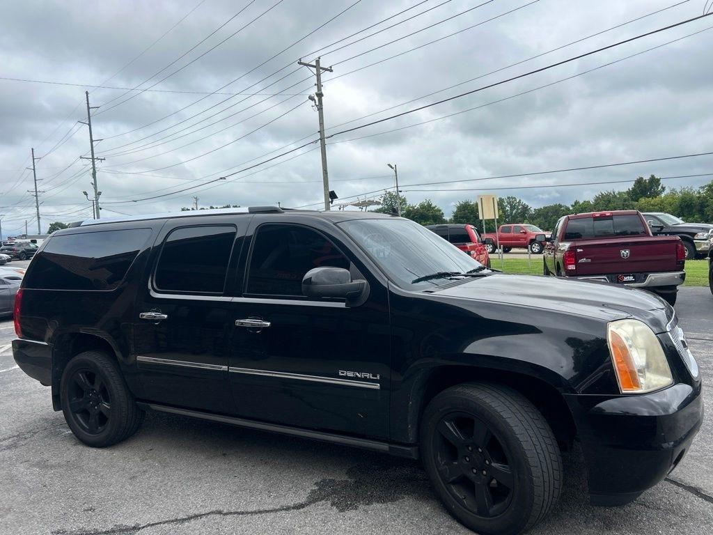 GMC Yukon XL AWD 4dr 1500 Denali 2010