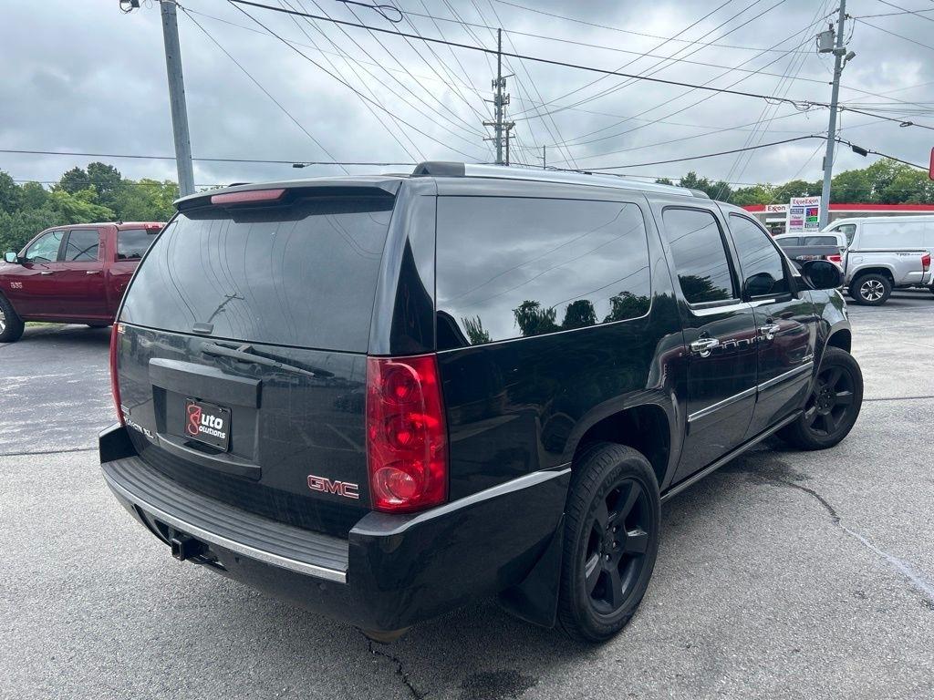 GMC Yukon XL AWD 4dr 1500 Denali 2010