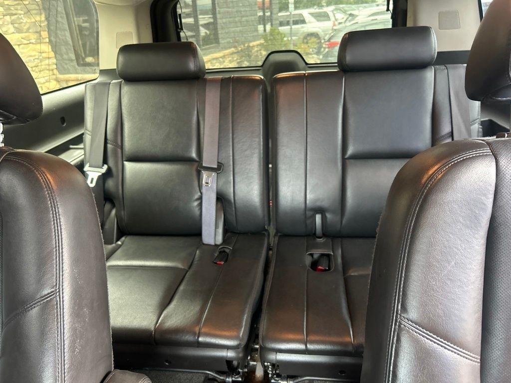 GMC Yukon XL AWD 4dr 1500 Denali 2010