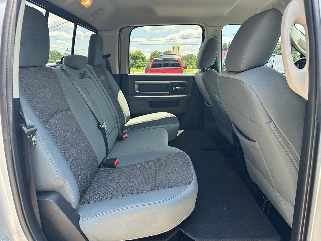 RAM 1500 4WD Crew Cab 140.5" Big Horn 2017