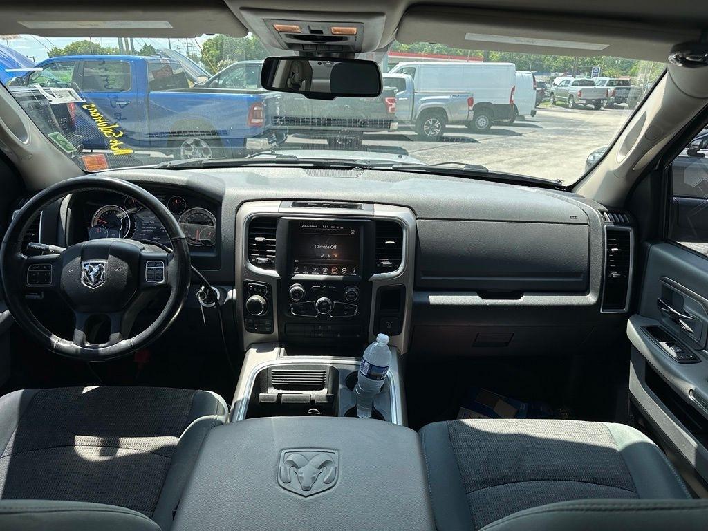 RAM 1500 4WD Crew Cab 140.5" Big Horn 2017