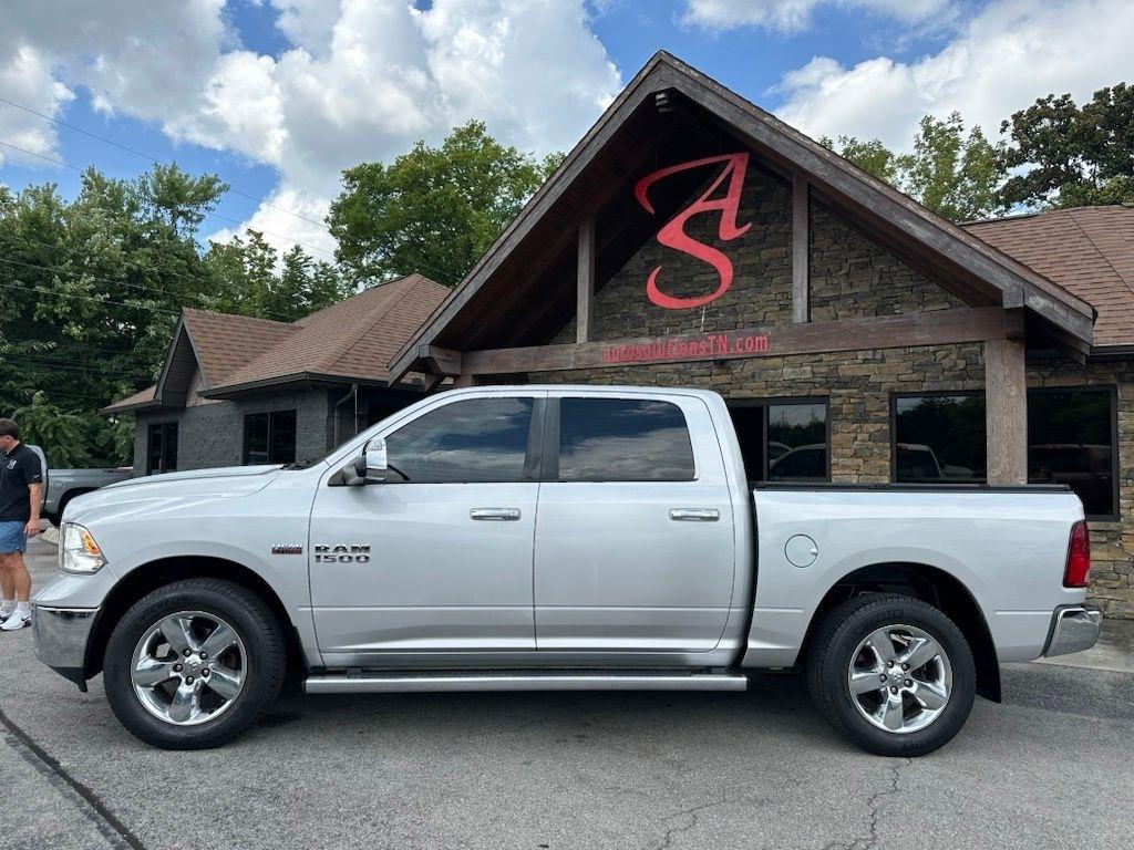 RAM 1500 4WD Crew Cab 140.5" Big Horn 2017