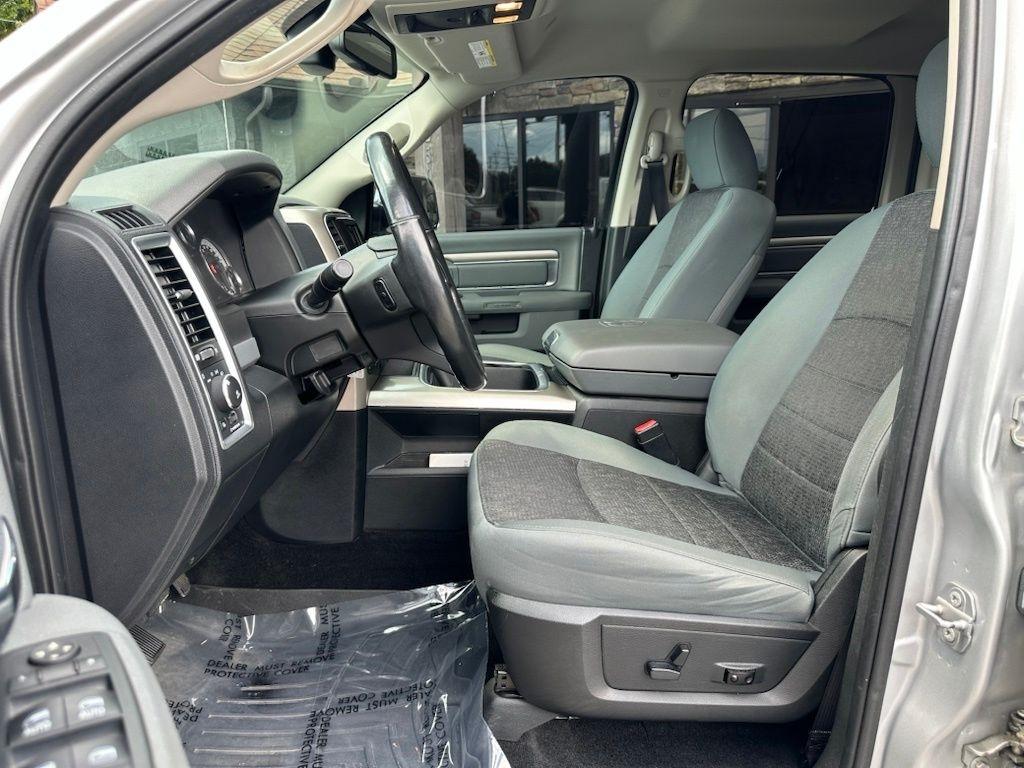RAM 1500 4WD Crew Cab 140.5" Big Horn 2017